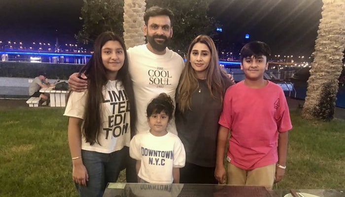 Mohammad Hafeez with his family. — Twitter