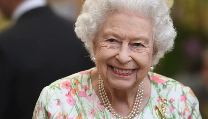 <div>'Worrying news' from Buckingham Palace as Queen advised to rest</div>