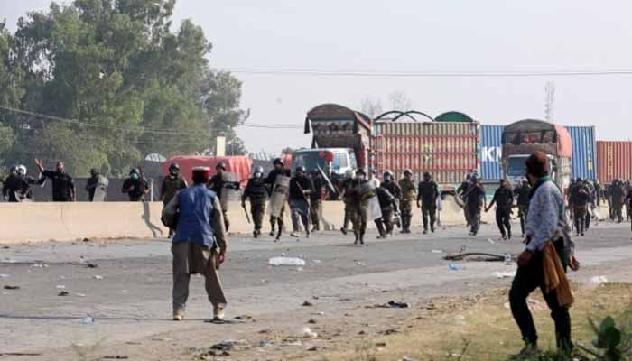 TLP protesters have been camping out in Kamoke since last night as the banned outfits protest entered its seventh day today (Thursday). Photo: Geo.tv/ file