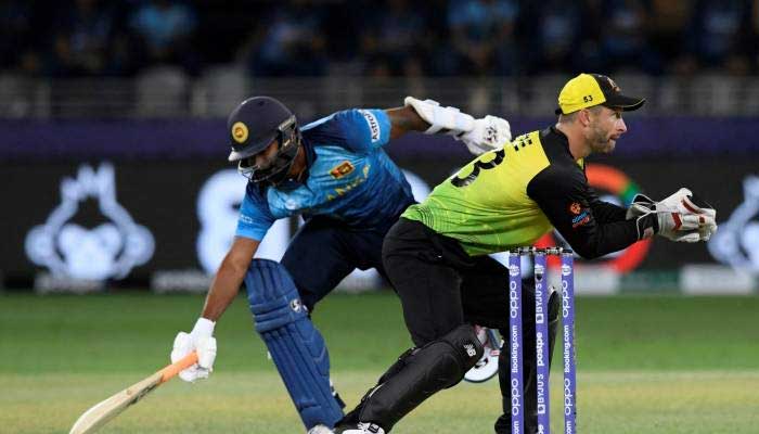 Sri Lankas Chamika Karunaratne (L) successfully makes to the crease as Australias wicketkeeper Matthew Wade waits to collect the ball during the ICC men’s Twenty20 World Cup cricket match. Photo: AFP