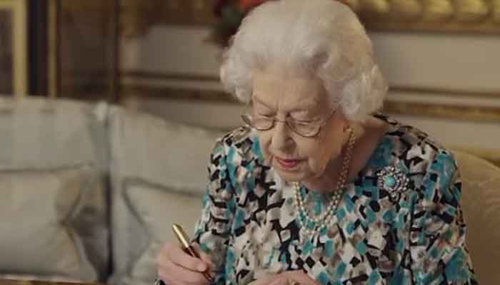 Queen Elizabeth looks healthy in latest appearance