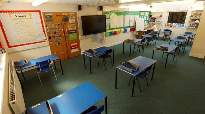 Tech and Artificial Intelligence in the classroom Tech and Artificial Intelligence in the classroom