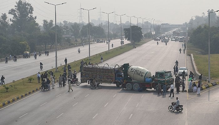 Supporters of the Tehreek-e-Labbaik Pakistan (TLP) block the Islamabad Highway to protest in Islamabad on October 31, 2018.—AFP