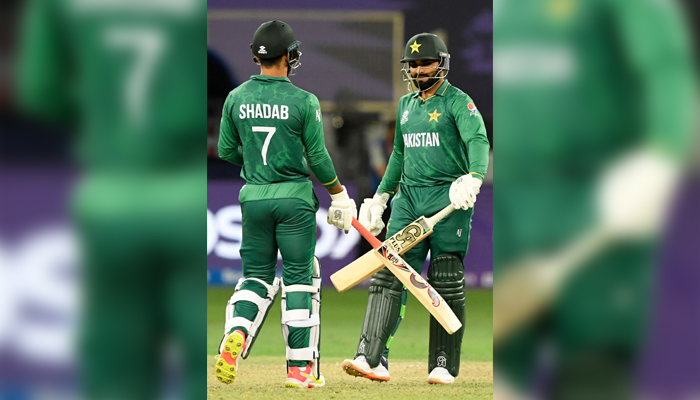 Asif Ali, Shadab Khan celebrate after winning T20 clash against Afghanistan. Photo: AFP