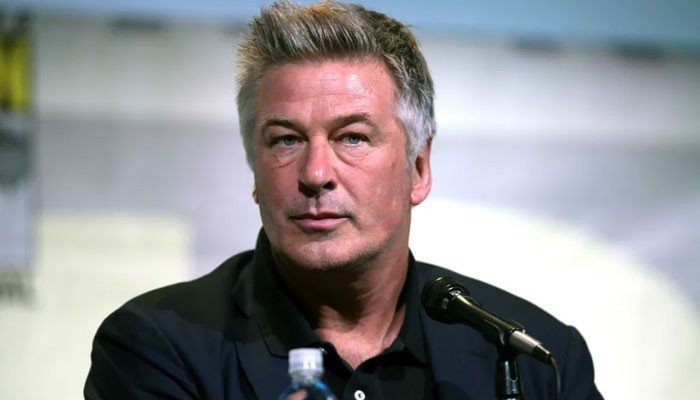 Alec Baldwin returned to giving his take on politics on Saturday night, responding to author Kurt Anderson