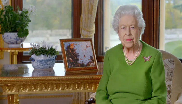 Queen Elizabeth wears symbolic brooch from her wedding during Cope26 speech