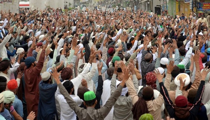 In this file photo, supporters of the TLP chant slogans as they protest the arrest of their leader in Lahore, Pakistan April 16, 2021. Photo: Reuters