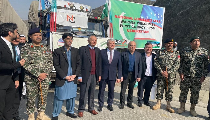 National Security Adviser Moeed Yusuf along with Adviser to the PM on Commerce Abdul Razak Dawood and five members of the Uzbek delegation, led by Lt. Gen Makhmudov Victor, Secretary of the Security Council of Uzbekistan, at the Torkham border. — Press Information Department