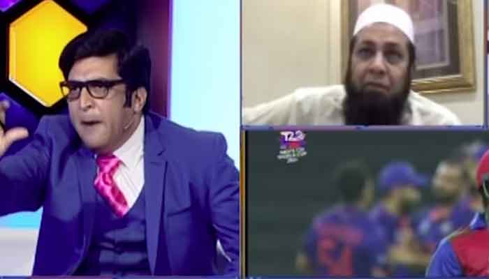 Dummy Arnab Goswami gestures animatedly during an episode of Jashn-e-Cricket. — Geo News screengrab