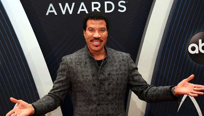 Lionel Richie signs deal with Universal Music Publishing