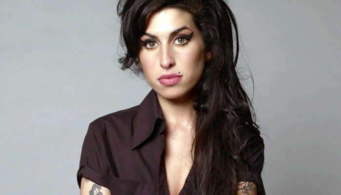 Amy Winehouses dress is going to be auctioned in California. File photo