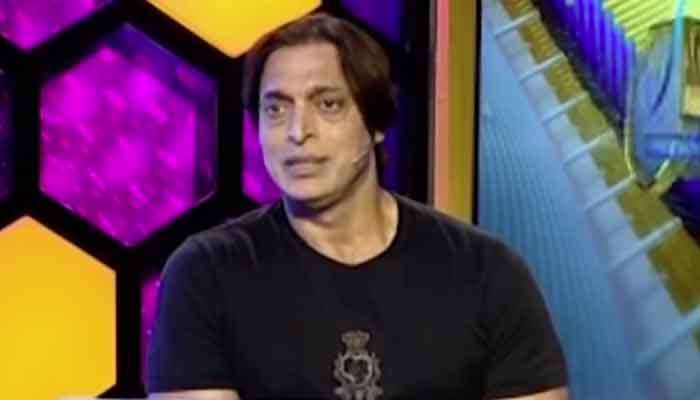 Former fast bowler Shoaib Akhtar speaks at Jashn-e-Cricket. Photo: Geo News screengrab