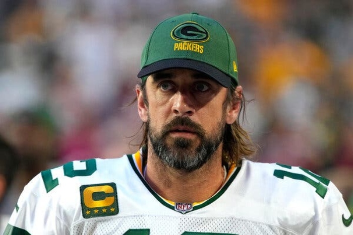 Aaron Rodgers reveals himself to be unvaccinated amid criticism
