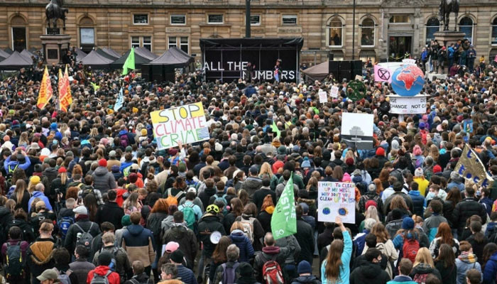 Para pengunjuk rasa menghantam jalan-jalan Glasgow sebagai bagian dari demonstrasi iklim global