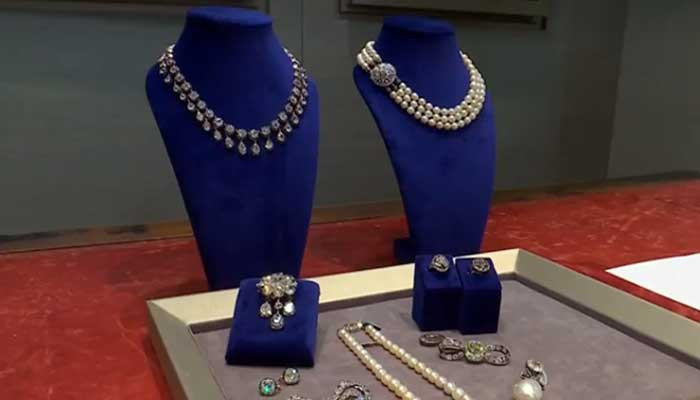 Gelang berlian Ratu Marie Antoinette melonjak hingga  juta