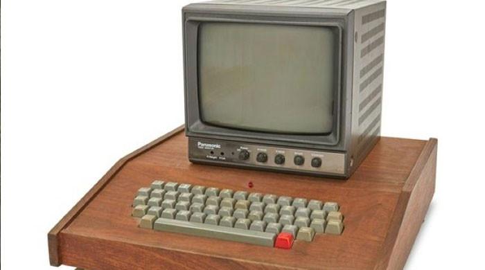 Original Apple computer built by Jobs and Wozniak sells for $400k