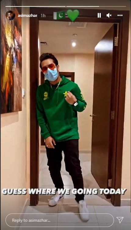 Cricket fanatic Asim Azhar reaches Dubai stadium for Pakistan vs. Australia semi-final