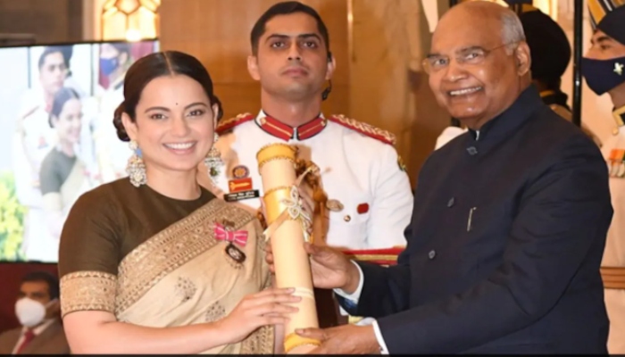 Kangana Ranaut sedang mencari Karan Johar selama upacara Penghargaan Padma