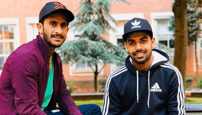 Pemain kriket Pakistan Hassan Ali dan Shadab Khan. - Indonesia