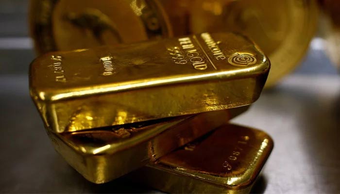 Gold loses traction, prices drop by Rs450 per tola