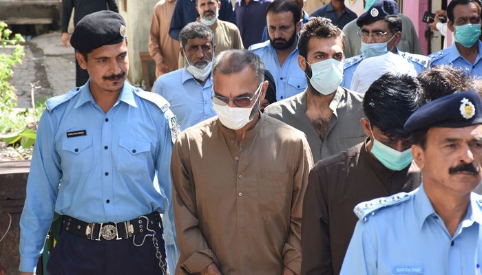 Zahir Jaffer (wearing a grey shirt), his father Zakir Jaffer (centre) arrive to attend an IHC hearing in Islamabad on September 23, 2021. — Online/File