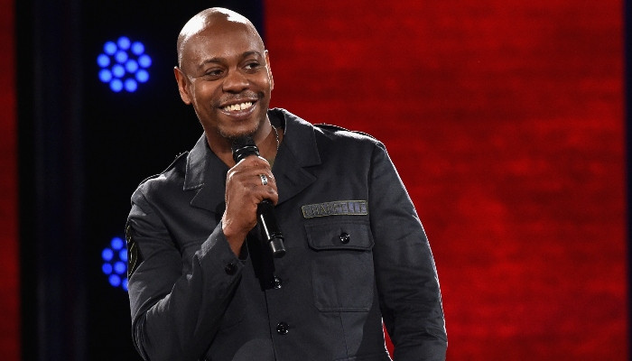 Sekolah Duke Ellington menunda penamaan teater setelah Dave Chappelle