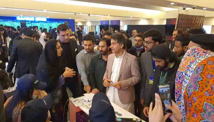 Khyber Pakhtunkhwa IT Minister Atif Khan visits a start-ups stall to learn more about the venture.