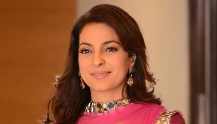 Madhuri Dixit, Raveena Tandon, pour love on Juhi Chawla on her 53rd birthday