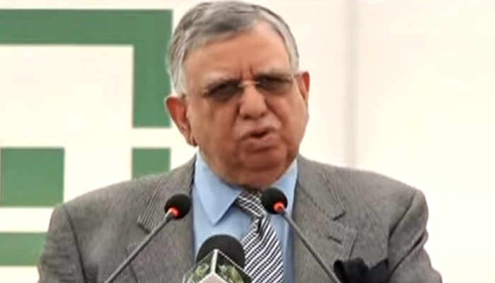 Advisor to the Prime Minister on Finance Shaukat Tarin addressing a ceremony in Karachi on November 14, 2021 . — Geo News