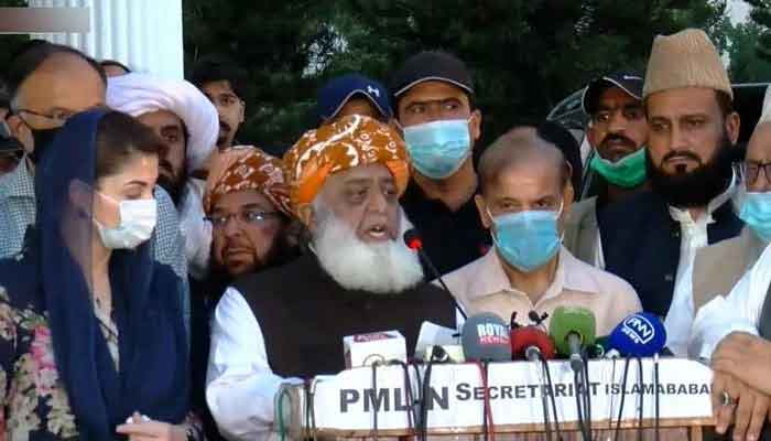 PDM leaders Maryam Nawaz (left), JUI-F chief Maulana Fazlur Rehman (centre) and PML-N President Shahbaz Sharif (right) address a press conference. — YouTube/HumNewsLive/File