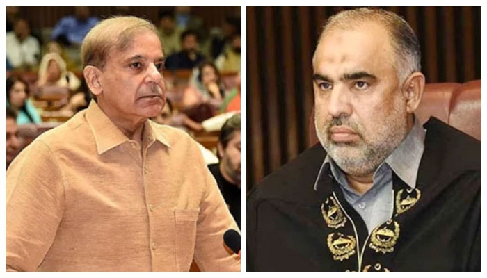 Presiden PML-N Shehbaz Sharif (kiri) dan Ketua NA Asad Qaiser. foto: file