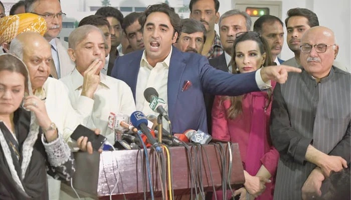 Sebuah file foto para pemimpin Oposisi, termasuk PML-Ns Shehbaz Sharif dan PPPs Bilawal Bhutto dan Sherry Rehman.