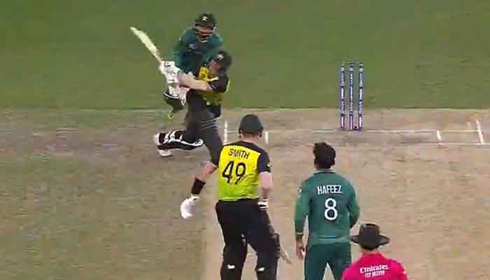 Warner hits a Mohammad Hafeez delivery out of the park for a six. Photo: Twitter