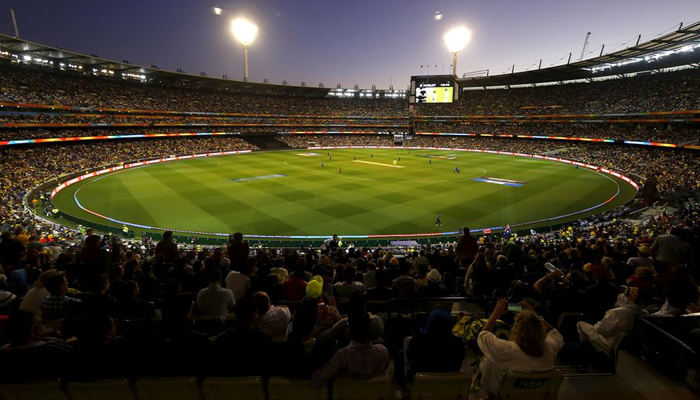 Penonton menyaksikan Australia dan Selandia Baru memainkan pertandingan final Piala Dunia Kriket mereka di Melbourne Cricket Ground (MCG) 29 Maret 2015. — Reuters/File