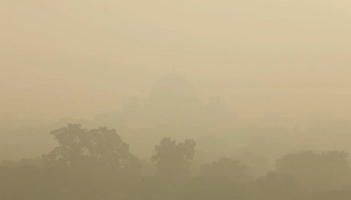 Makam Humayuns terlihat diselimuti kabut asap di New Delhi, India, 16 November 2021. Foto: Reuters