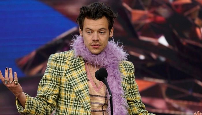Harry Styles berbicara tentang 'membagi-bagi' kehidupan pribadi dan profesionalnya