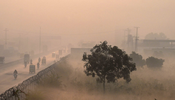 ‘Kami mengira dia mengidap COVID tapi ternyata kabut asap’: Kehidupan di Lahore yang tercemar