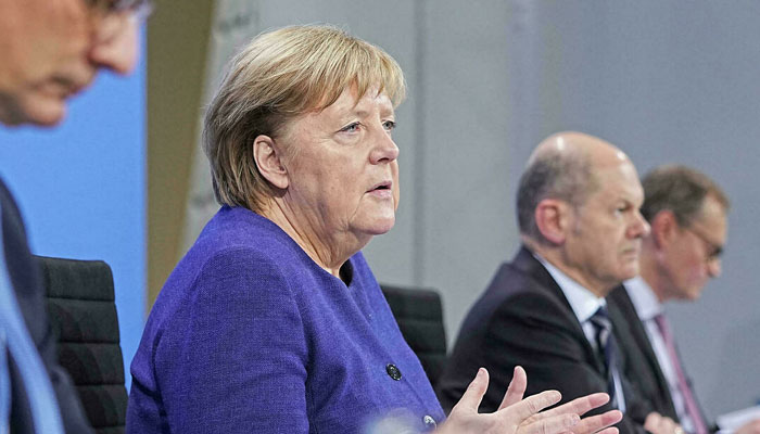 Kanselir Angela Merkel mengatakan Jerman perlu segera mengerem peningkatan eksponensial virus corona.  AFP