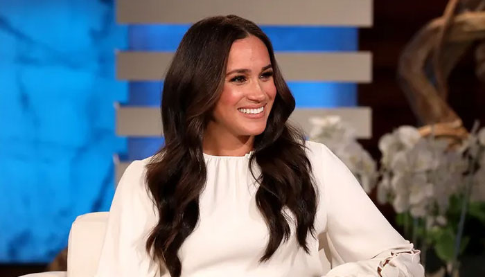 Meghan Markle foto langka Archie yang merasakan penyelamatan ayam