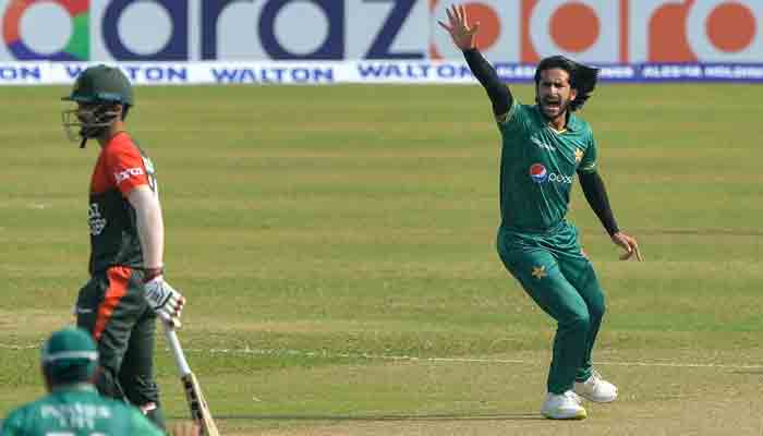 Hassan Ali meminta tangkapan selama T20 pertama melawan Bangladesh. Foto: Twitter
