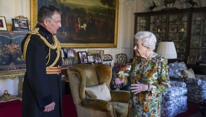 Queen stands with General Sir Nick Carter during first engagement after spraining her back