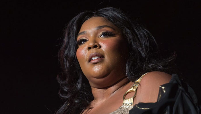 Lizzo membahas pemikiran tentang gerakan positif tubuh