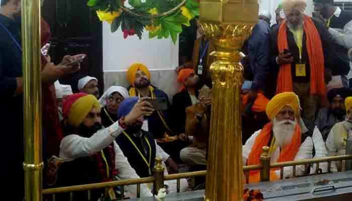 Navjot Singh Sidhu mengunjungi Gurdwara Kartarpur Sahib di Pakistan