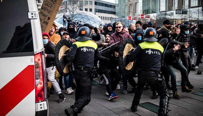 Demo Covid baru di Belanda yang dilanda kerusuhan