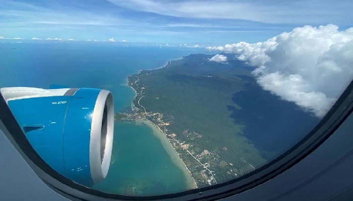 Phu Quoc resort island is seen via the window of an airplane after the Vietnamese government eased the lockdown following the coronavirus disease (COVID-19) outbreak, Phu Quoc Island, Vietnam May 8, 2020. Picture taken May 8, 2020. Photo: Reuters
