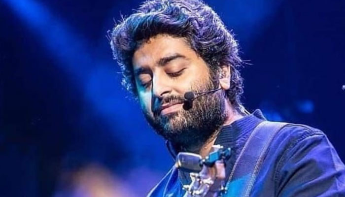 Arijit Singh inquires why has Pakistani music been banned in India?