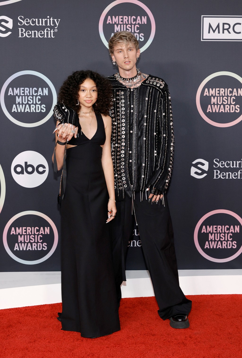 Machine Gun Kelly goes to AMAs 2021 without Megan Fox