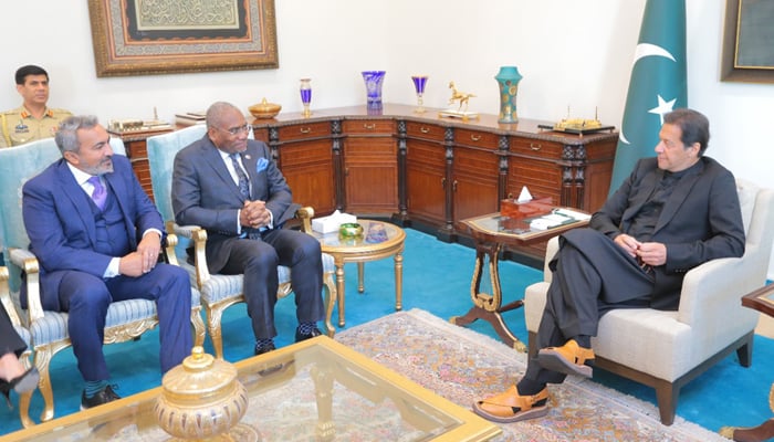 The Chairman of House of Foreign Affairs Committee Congressman Gregory Meeks and Chairman of the Subcommittee on Asia, the Pacific, Central Asia, and Non-Proliferation Congressman Ami Bera called on Prime Minister Imran Khan in Islamabad on November 22, 2021. — PID