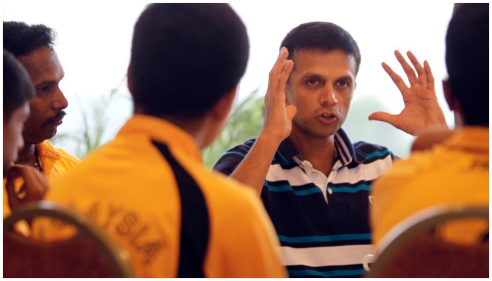 Former Indian cricket captain Rahul Dravid (R) speaks to Malaysian U-16 cricketers during a cricket clinic in Kuala Lumpur June 27, 2012. REUTERS/Bazuki Muhammad