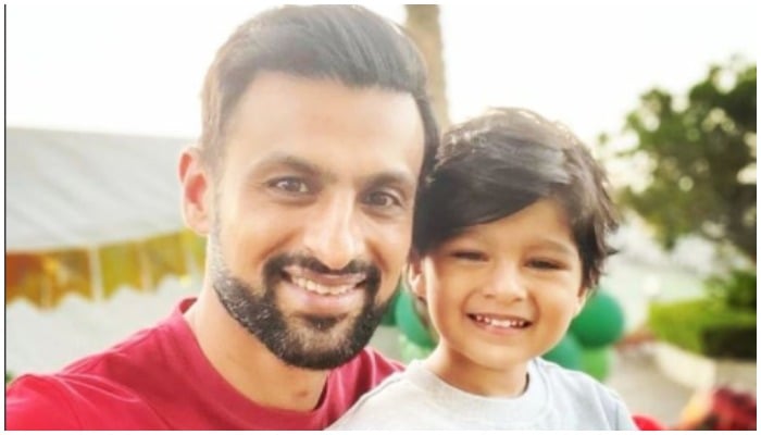 Pakistan all rounder Shoaib Malik with son Izhaan Mirza Malik. Photo: Instagram